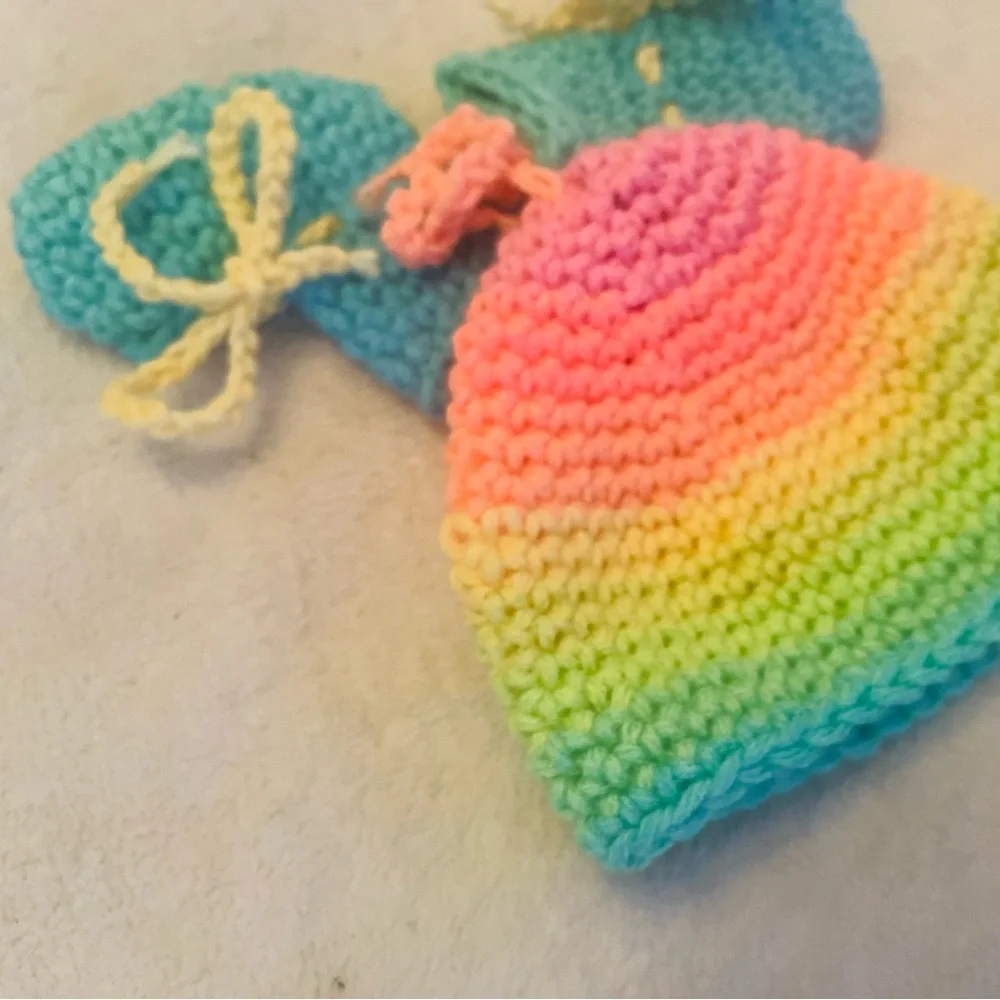 🆕 Handmade Multicolor Knit Baby Hat and Booties Set